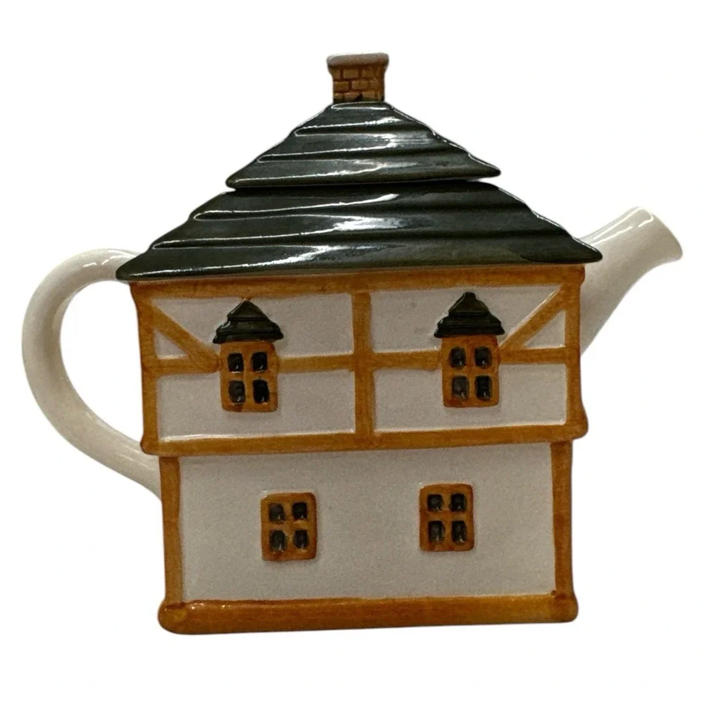 Hand painted ceramic Tea Pot Made In Portugal Jay Willfred Div. Of Andrea Sadek